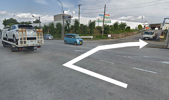 国道16号より左折